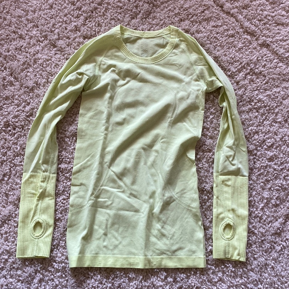 Lululemon swiftly long sleeve, size 4 in light yellow.